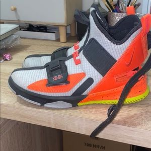 Lebron solider 13 Fly3Ease